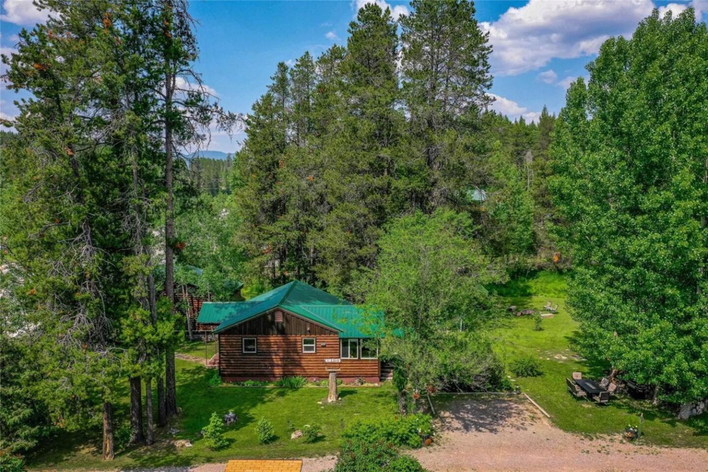 Glacier Homestead Coram Esterno foto