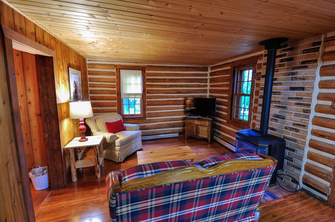 Glacier Homestead Coram Esterno foto