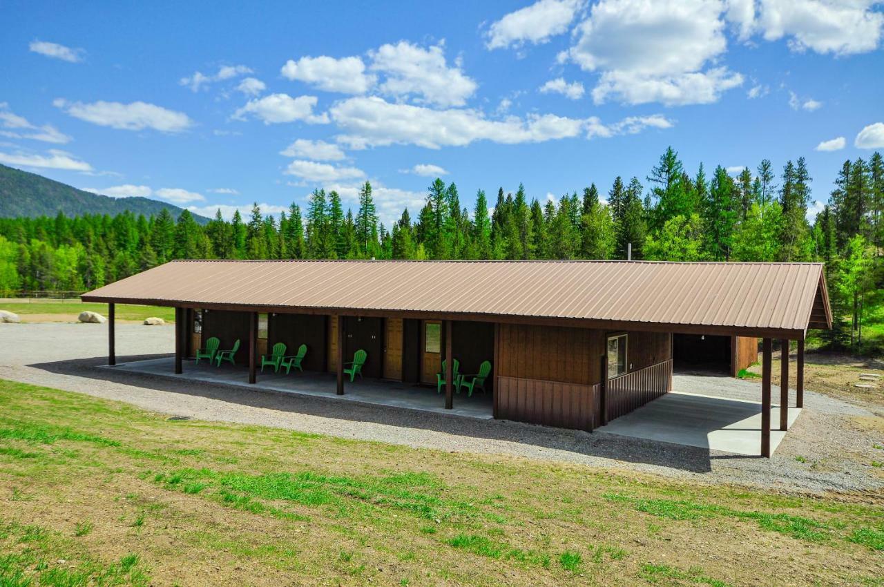 Glacier Homestead Coram Esterno foto